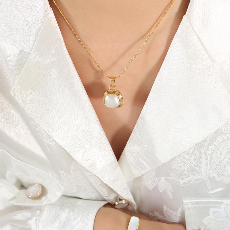 Elegant Black & White Faux Pearl Pendant Necklace for Women with Gold-Plated Titanium Steel Snake Chain
