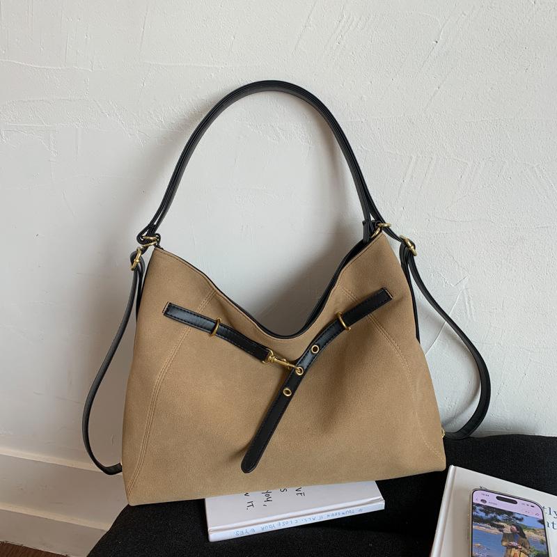

Large-capacity retro tote bag women s new autumn and winter high-value commuter shoulder backpack хаки