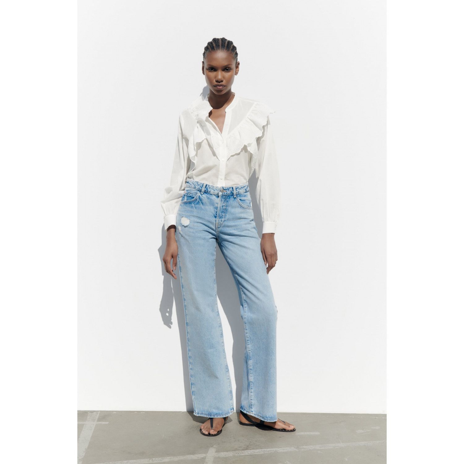 

CUTWORK EMBROIDERY TOP WITH RUFFLES