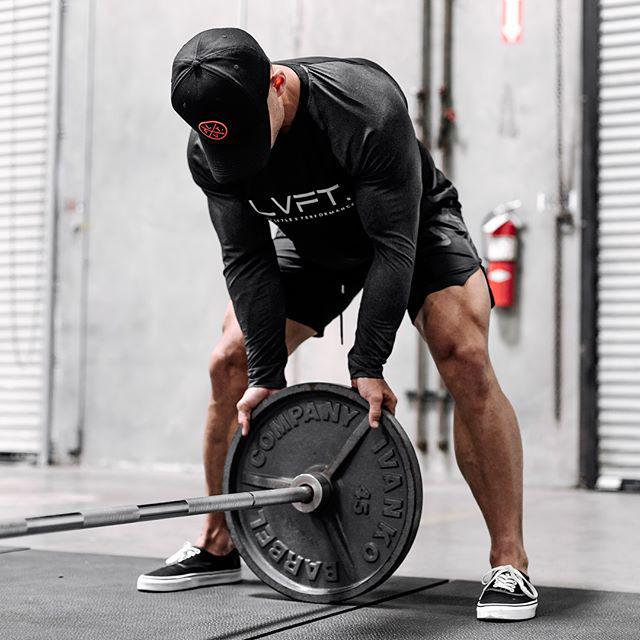 Men's Muscle Fit Sweat-Absorbing Long-Sleeve Sports Top Breathable & Trendy