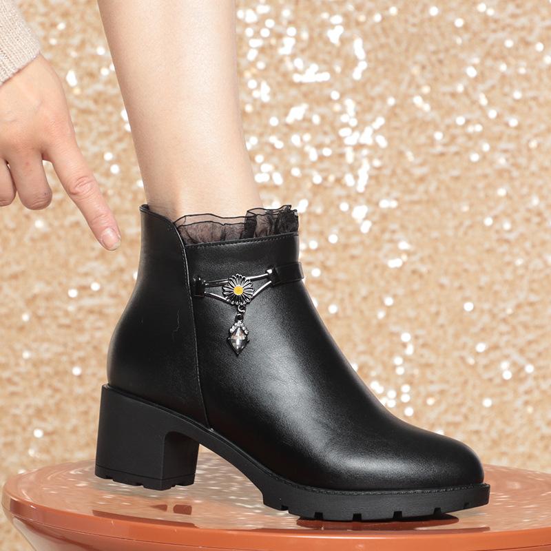 women's autumn and winter, new boots    and elderly women's shoes warm velvet leather shoes mother shoes soft leather cotton shoes