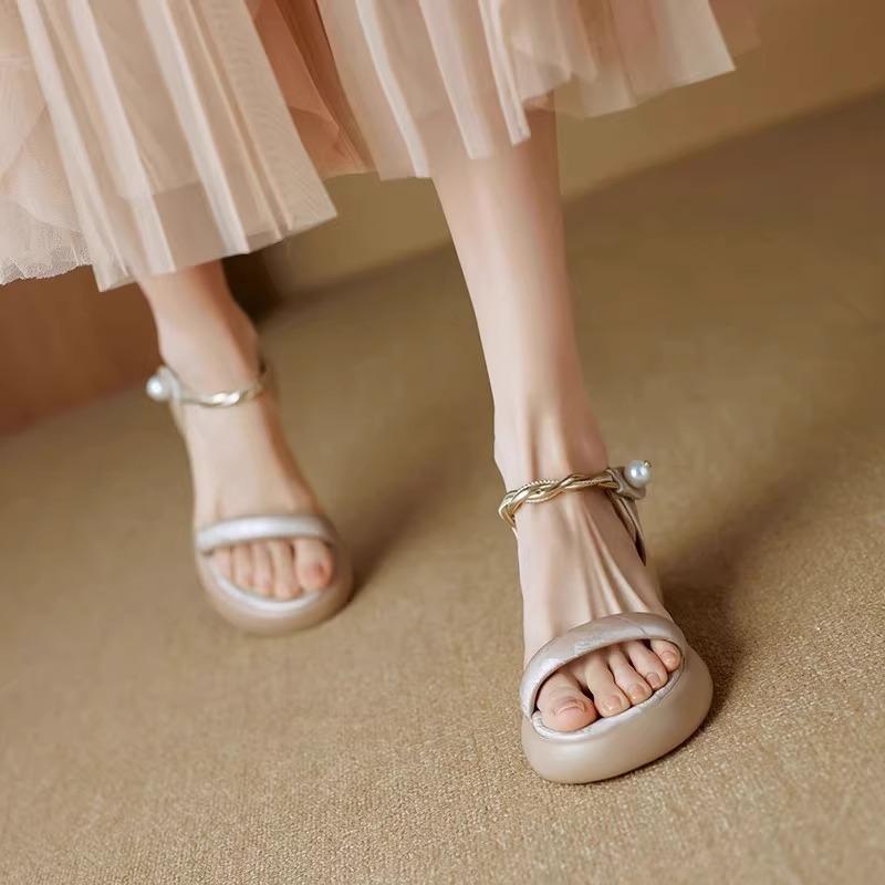 

Сандалі нового стилю Жіноче взуття Взуття на товстій підошві 35 шампанського