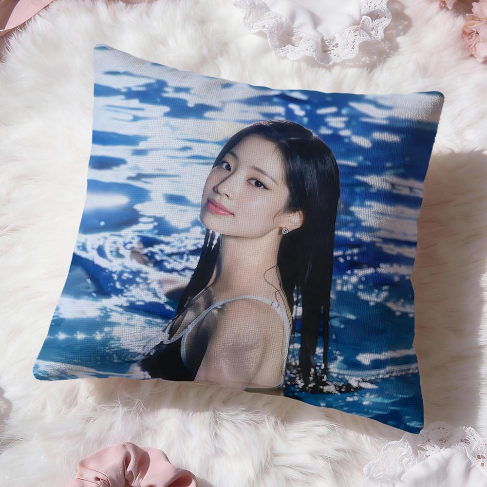 Korejská zpěvačka KKim D-DaHyunS Prémiový povlak na polštář Comfort Reversible Pillow Cove - Design Dva v jednom pro jakoukoli místnost a interiér auta