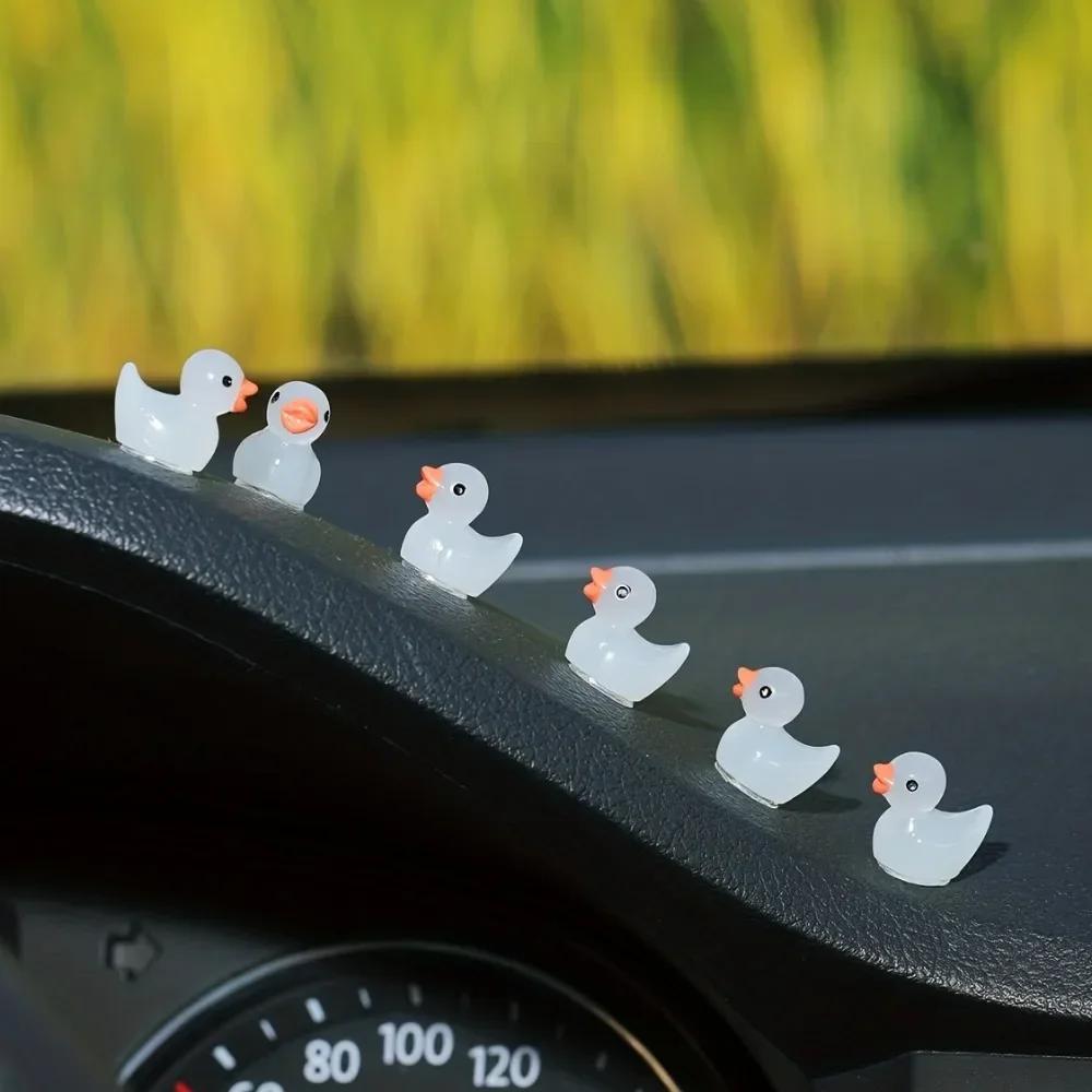 10 sztuk Zestaw Kaczuszek z Żywicy Świecących w Ciemności - Trwały i Uroczy Dekor na Deskę Rozdzielczą Samochodu dla Czarującego Wnętrza
