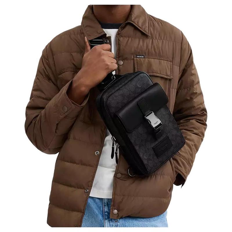 Coach Borsa a tracolla da petto in tela rivestita con stampa logo finitura metallica, piccola, da uomo, nera