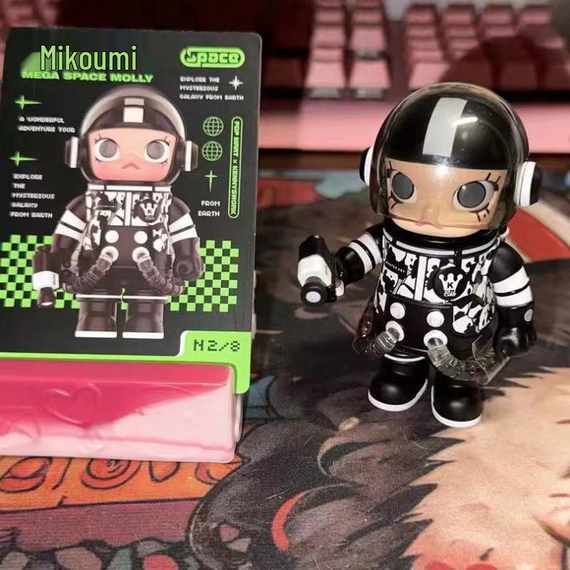 MOLLY 100% Jasmine 2nd Gen MEGA Collectible Astronaut Anniversary Trend Toy