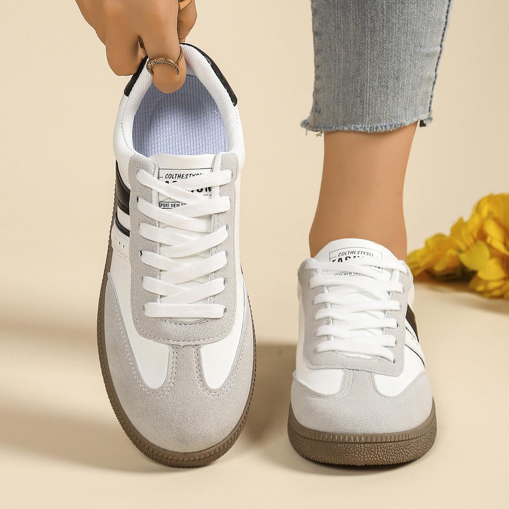 Large size women's casual shoes 2025 autumn new shoes retro board shoes ins sports flat white shoes women