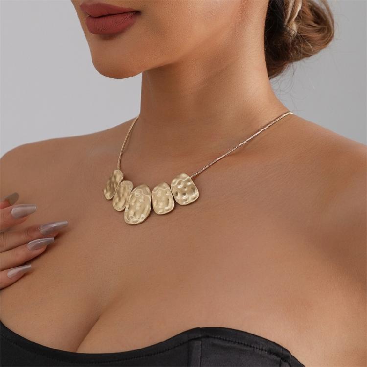 Stylish Edgy Asymmetrical Alloy Necklace With Textured Surfaces Detail Modern Accessory For Casual Wear