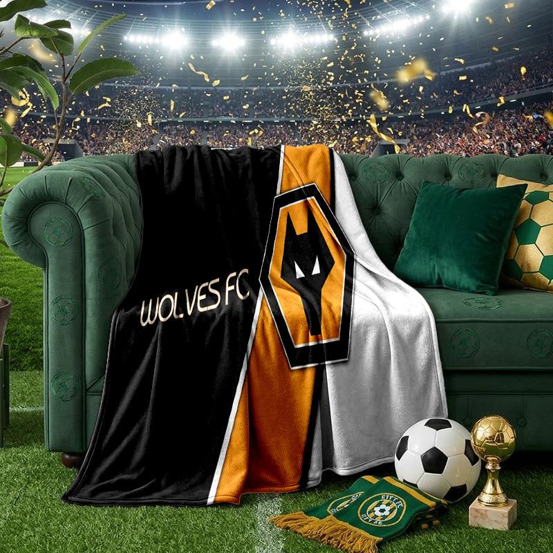 Wolf In The Night Wanderers Throws Blanket Flannel Blankets Plush for Couch Bed Gifts for Men Women Travel picnic blanket Christmas fan gifts