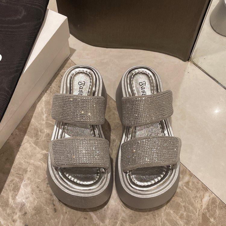 Fashion Glitter Slides Slippers Soft Shoes Woman 2024 Pantofle Rubber Flip Flops Shale Female Beach Low Platform Jelly Comfort Summer Ne