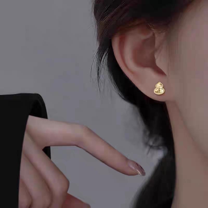 Dragon Scale Gourd Crushed Ice Earrings: Dazzling Fu Lu Studs for Women, Versatile High-End Jewelry Accessories.