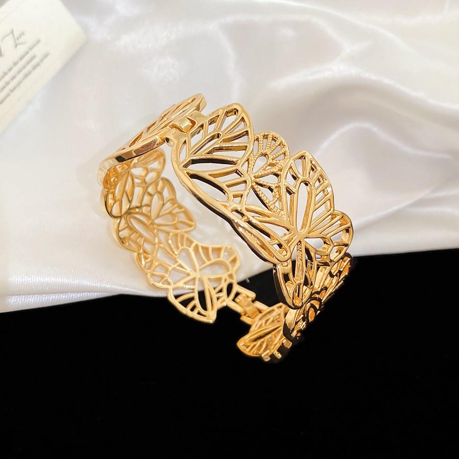 European-American Geometric Metallic Open Bangle: Simple, Versatile, Niche Design Bracelet