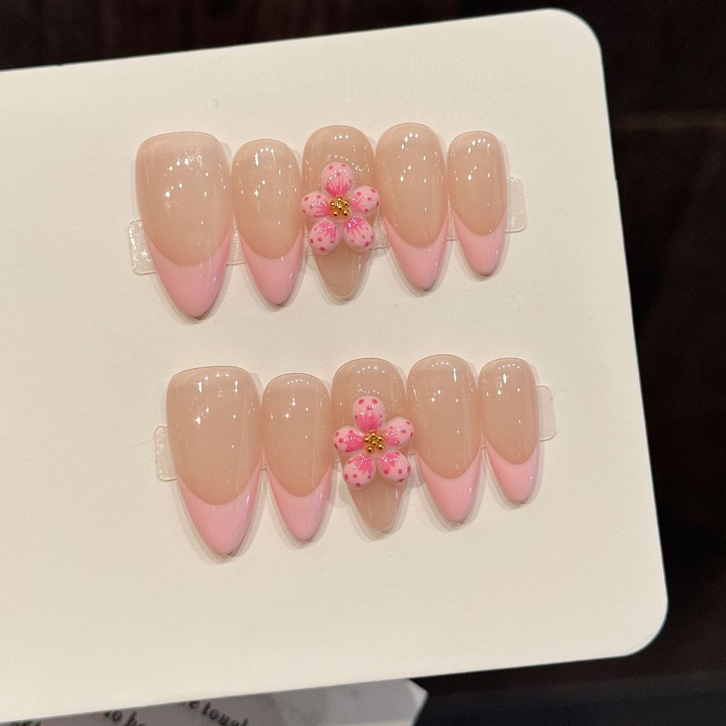 Handmade Press On Nails French 3D Carved Flowers Delicate Elegant Phototherapy Fake Nail Patch Artificial Nail Reusable