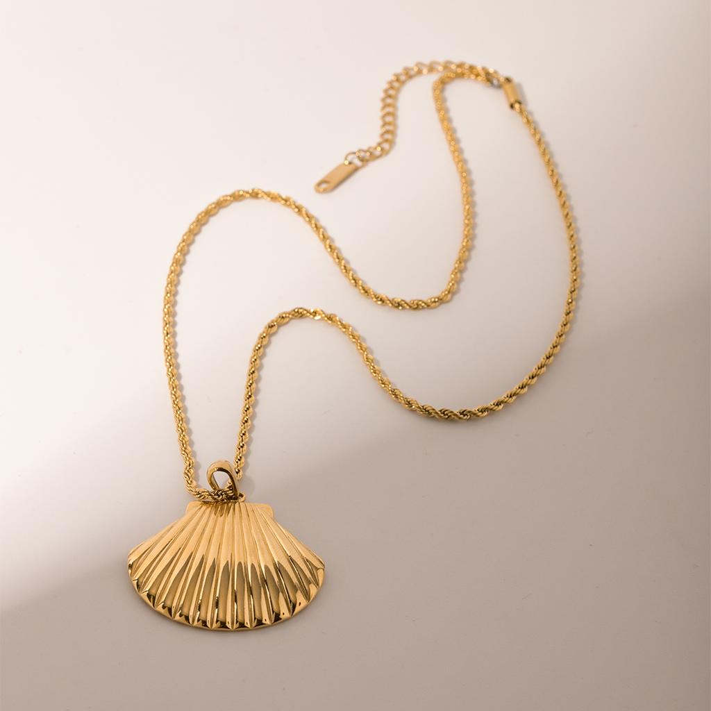 Youthway  Gold Plated Stainless Steel Shell Pendant Necklace Realistic Texture Accessories Charm Golden Jewelry