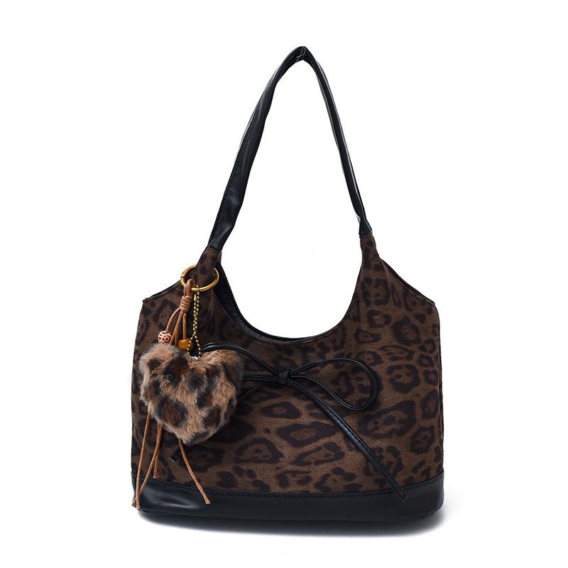 

2025 new fashion niche leopard print tote bag women s autumn and winter retro bag commuting to work versatile shoulder bag No pendant
