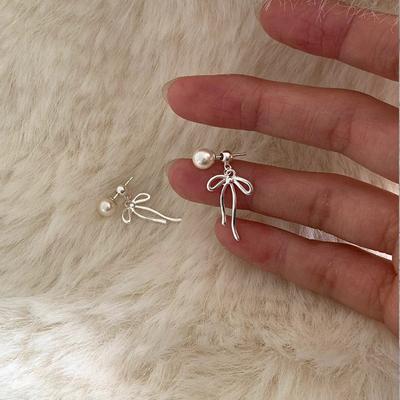 A Two-Wear Ribbon Bow Pearl Stud Earrings For Women'S Niche, Unique Personality, Simple Atmosphere, Exquisite Earrings And Earrings.