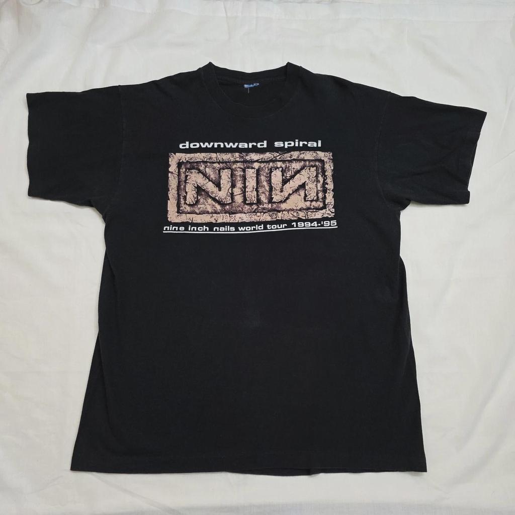 Vintage Grafik Neun Zoll Nägel ''Downward Spiral Welttournee 1994-'95'' T-Shirt Unisex Größe S-4XL