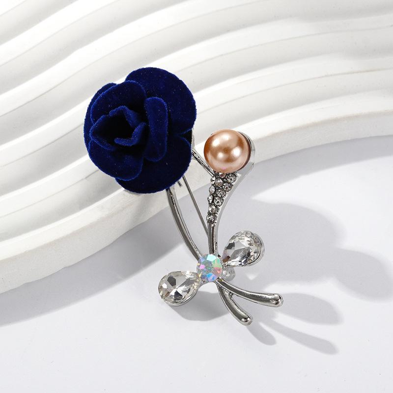 Elegante Blumige Bambus Brosche - Luxuriöse Rote Blume Corsage Anstecknadel für Damen