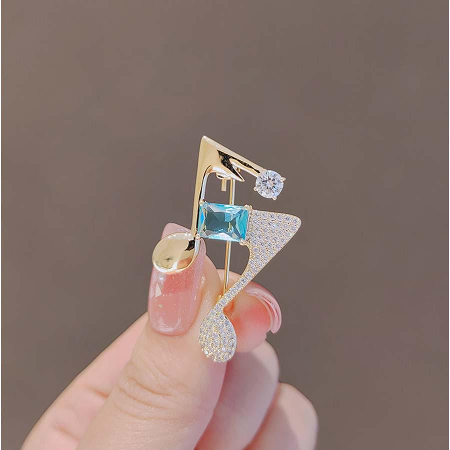Elegant Pearl Brooch for Women's Suits - High-End Jewelry Pin
