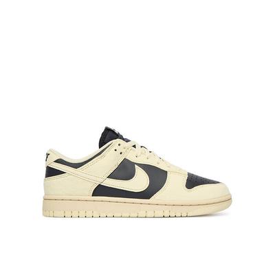Dunk Low Sneaker