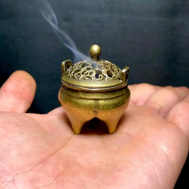 Mini Tripod Incense Burner Antique Style Brass Finger Tip Small Censer for Home Decor Meditation Zen Desk Altar