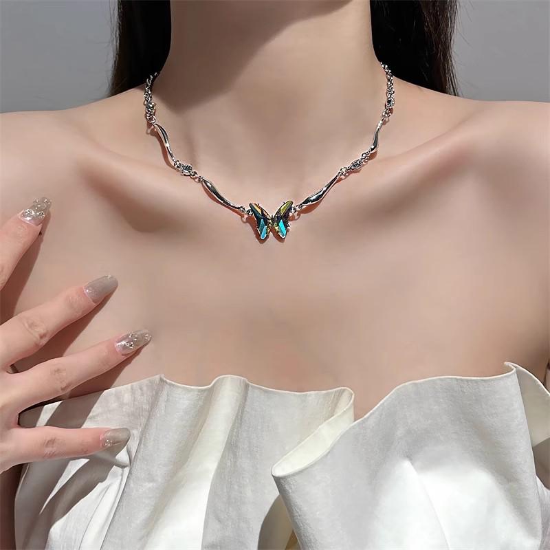 2025 High-End Gothic Punk Necklace: Y2K Dark Style Clavicle Chain for Women