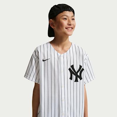 Nike Kids T Shirts V Neck Moderate S