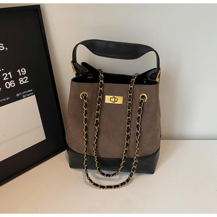 

Сумка большой вместимости женская 2025 новая повседневная цепочка на плечо сумка-мессенджер универсальная для поездок на работу портативная сумка-тоут темно-коричневого