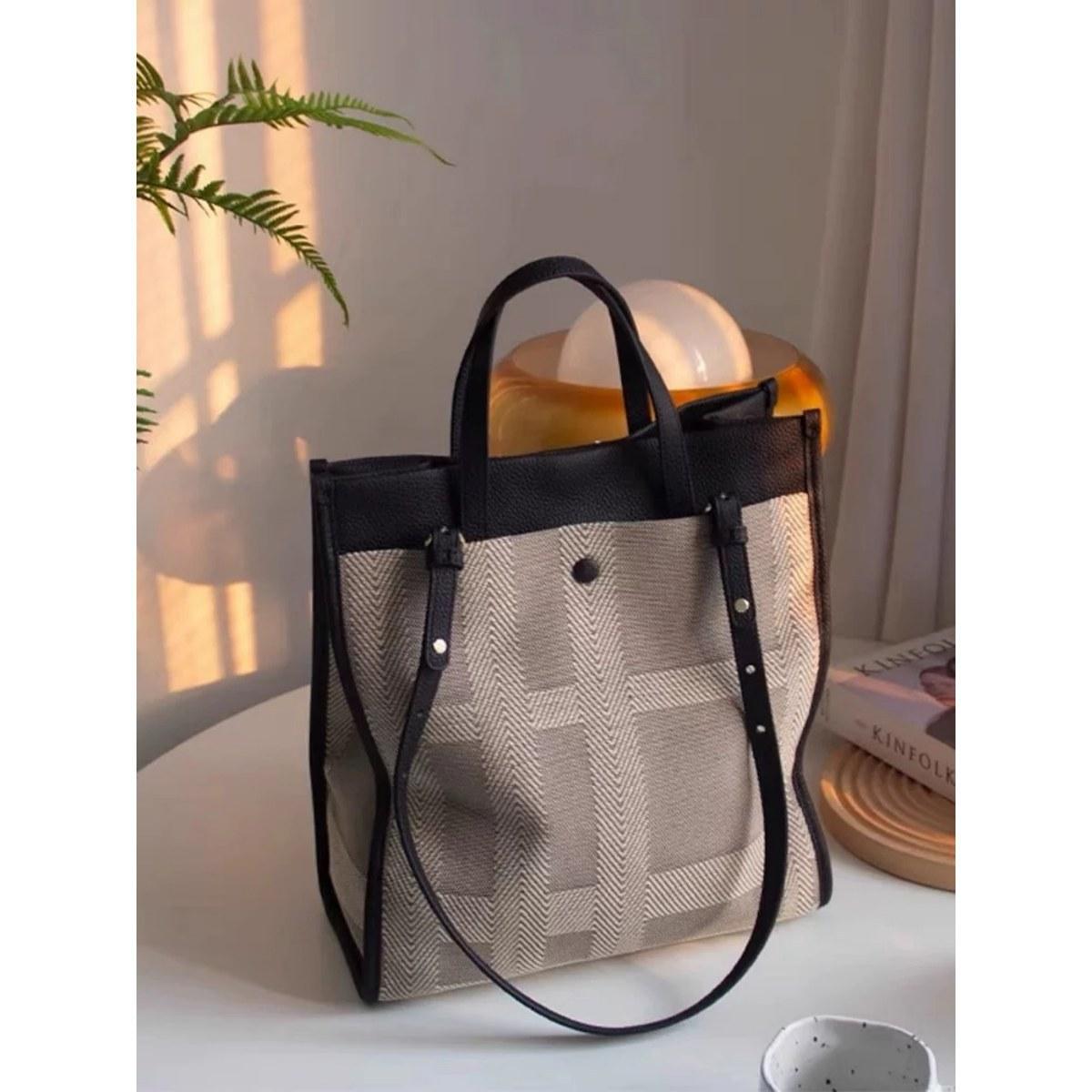 

Fashion splicing canvas bag, new high-end large-capacity tote bag, commuter versatile shoulder bag. чорний