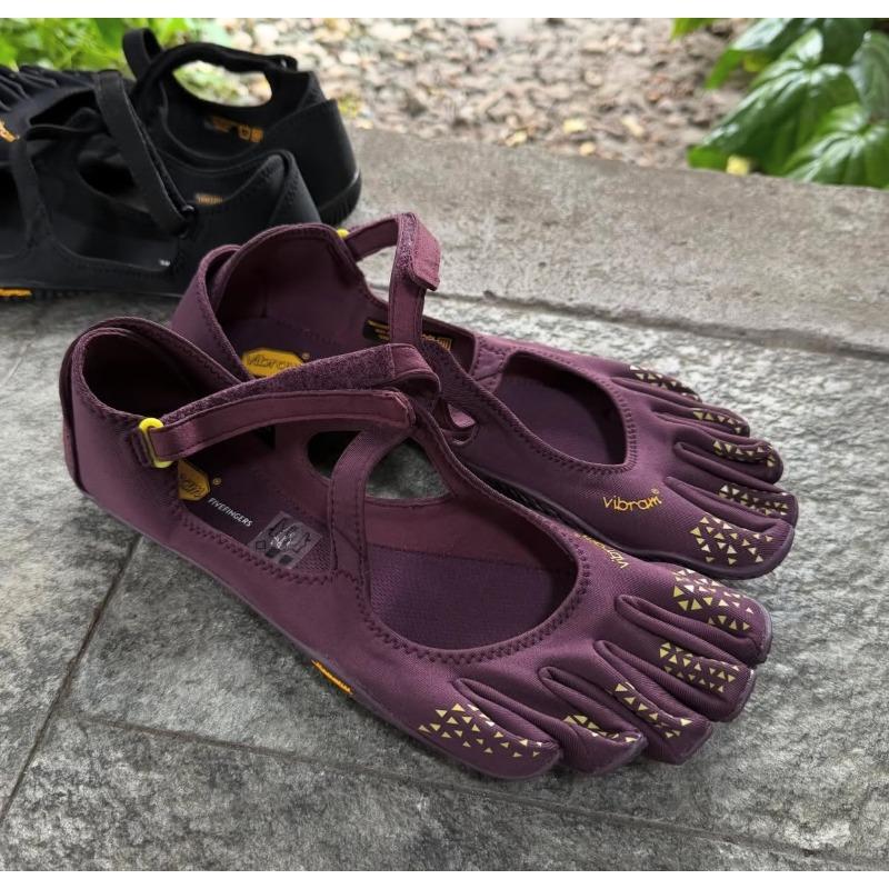 - Five-finger shoes ie Pilates indoor fitness yoga dance shoes split-toe shoes