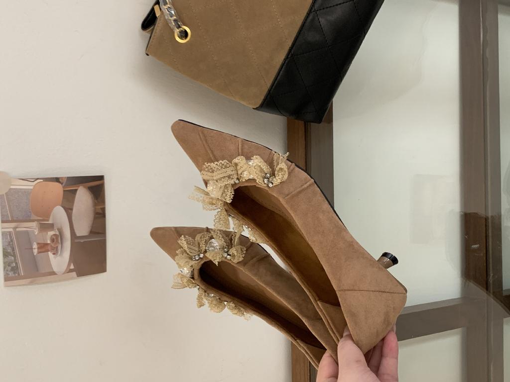 2025 Autumn and Winter New Pointed Beaded Shallow Bow Suede Pleated Work Commuter Women's Thin High Single Shoes