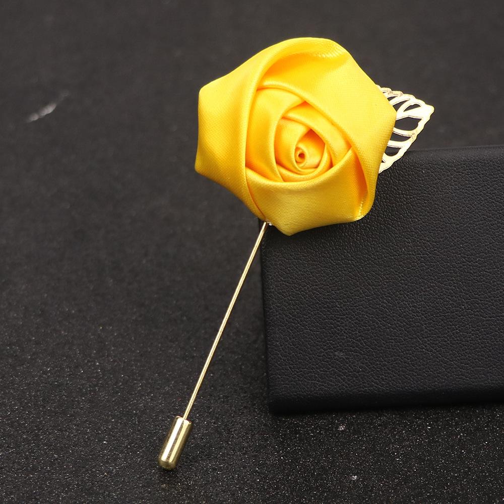 Elegant Rose Corsage Brooch Red Blossom Flower Pin with Long Needle Clasp for Women Men Versatile Lapel Accessory for Jacket Dress Suit