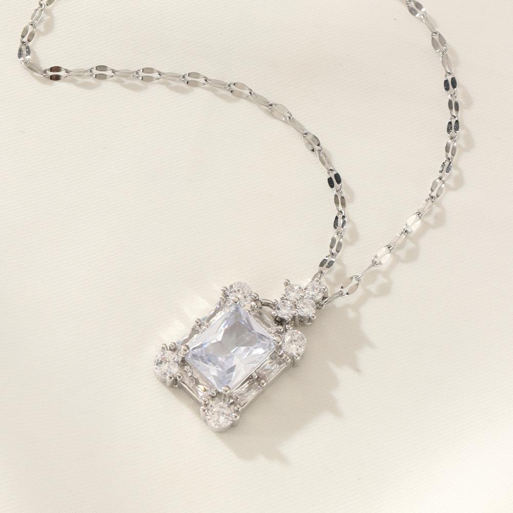 New Silver Color Stainless Steel Necklaces for Women Fashion Luxury Zircon Square Pendant Necklace Jewelry Clavicle Chain