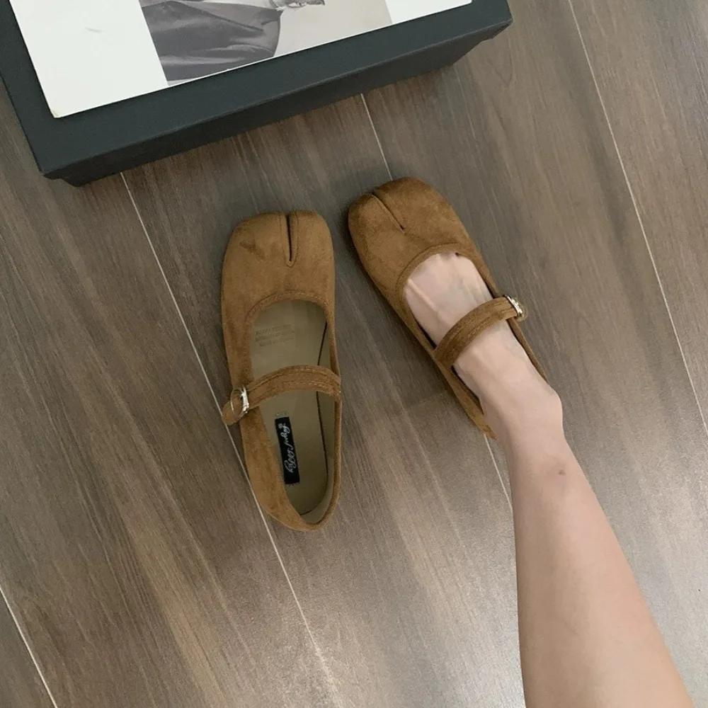 Fashion 2024 New Brand Women Spilt Toe Flats Round Toe Shallow Slip on Ladies Casual Ballet Shoes Soft Leather Eelgant Dress Shoes