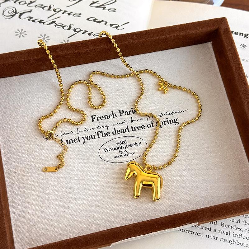Fashion Pearl Chain Metal Horse Necklace Animal Pony Pendant Long Sweater Chain Pendant Necklace Jewelry Accessories Gifts