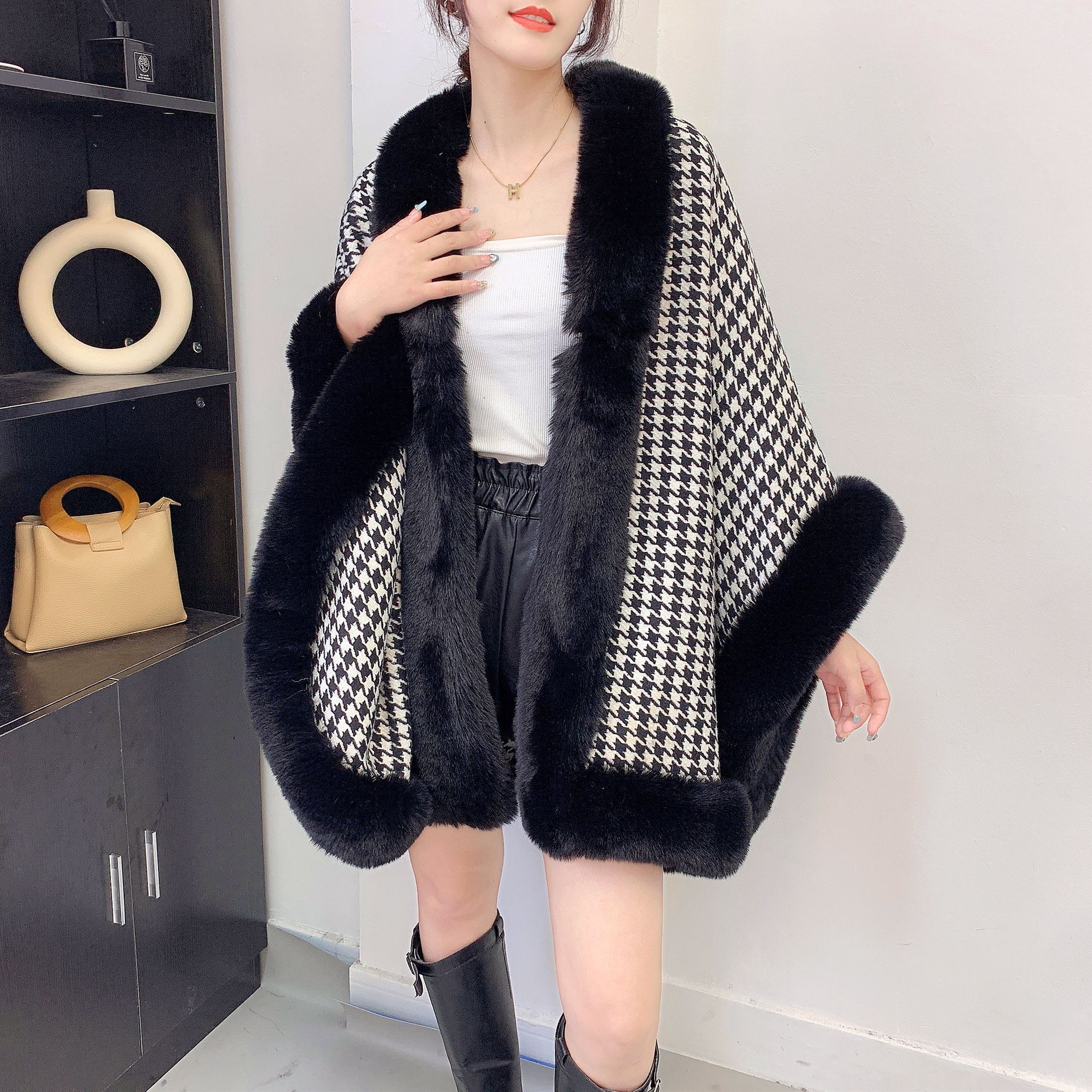 

2025 new imitation Rex rabbit hair oversized fur collar thousand bird grid street shawl scarf cape sunshade women s cape 60-80cm чорний