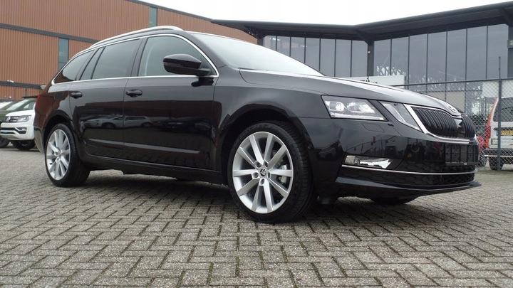 Skoda 9910 Black Magic car paint spray 400ml