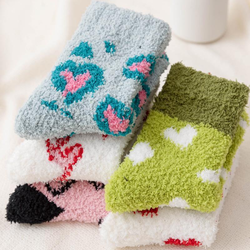 5/10 Pairs Comfortable Casual Autumn Winter Coral Fleece Socks for Women Warm Heart Shaped Floor Socks Cute Thickened Mid Calf Socks for Girls