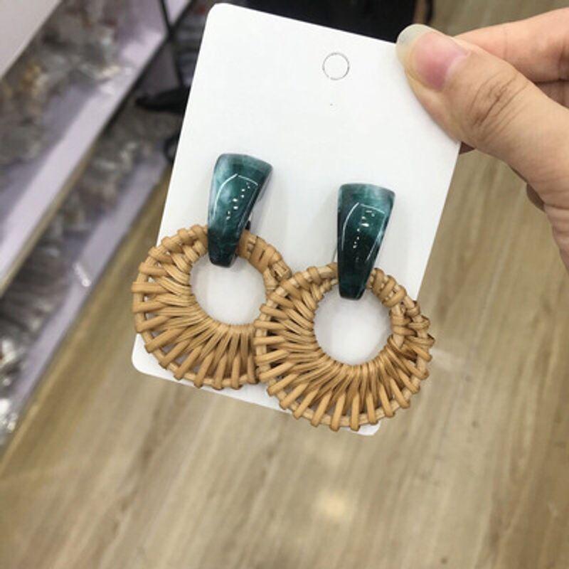

South Korea Dongdaemun Resin Stud Earrings Bamboo Rattan Straw Woven Autumn Winter Retro Earrings Anna Fashion Earring with Same Kind Female A109 rattan acrylic Green