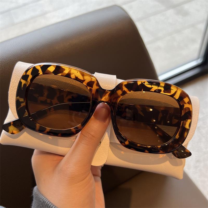 

Women Sunglasses New Vintage Ladies Irregular Square Sun Glasses Men Women UV Protection Outdoor Shades Eyewear Oculos De Sol As shown in the figu