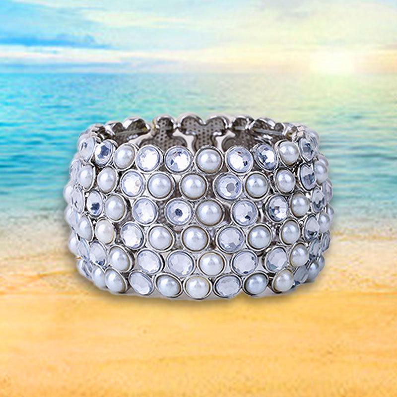 Elegant Brett Armband med Pärlor och Strass i Komplicerat Mönster