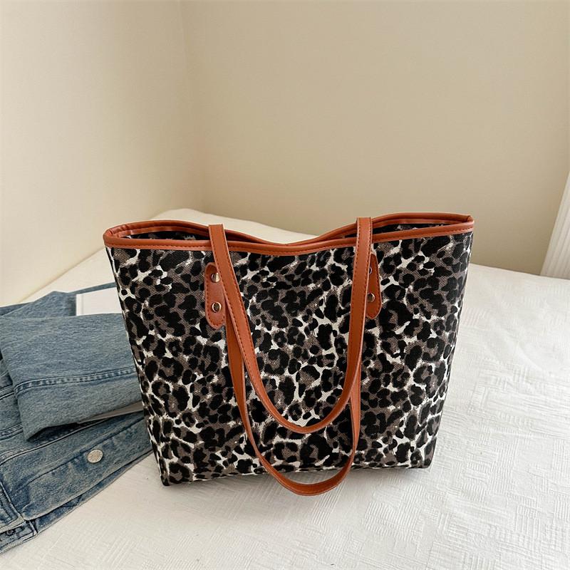Vintage Fashion Leopard Print Tote Bag Stylish And Trendy Design For Fall 2024