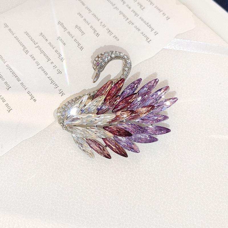 Light Luxury High-Grade Gradual Change Swan Brooch Heavy Industry Imitation Elegant Crystal Brooch Anti-Light Pin