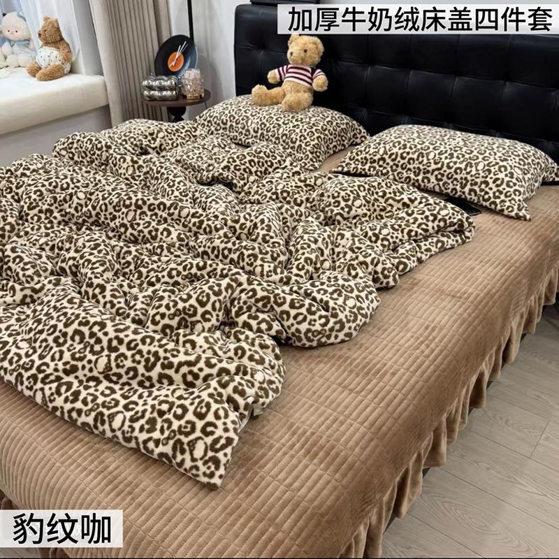 Thickened Milk Fleece Printed Bed Cover Four-Piece Large Bed Skirt Bed Cover 260 * 260Cm Single