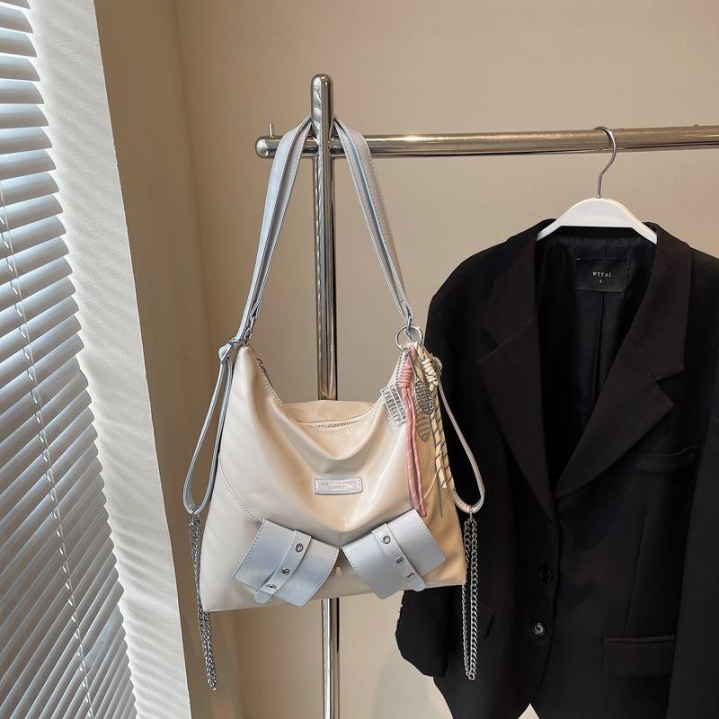 Commuter tote bag women's large-capacity new niche chain single shoulder messenger bag high-end backpack