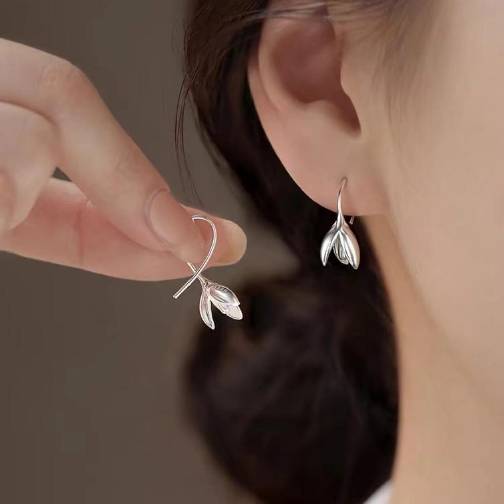 925 Sterling Silver Needle Flower Stud Earrings Hypoallergenic Simple Elegant Daily Matching Jewelry Accessories for Women