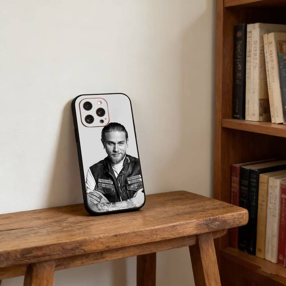 Etui na telefon Charlie Hunnam do iPhone 17,16,15,14,13,12,11 Plus,Pro Max,XS,Miękki silikonowy czarny pokrowiec