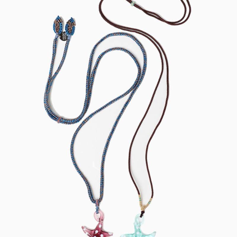 HolidayVisitor Sistar Glass Necklace