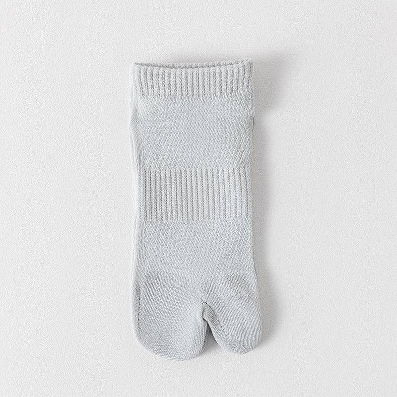 Two-finger Short Socks for Men, Spring and Summer, Thin Cotton Socks, Boneless Mesh, Sweat-absorbing and Non-dropping, Low-top Thumb Split Socks