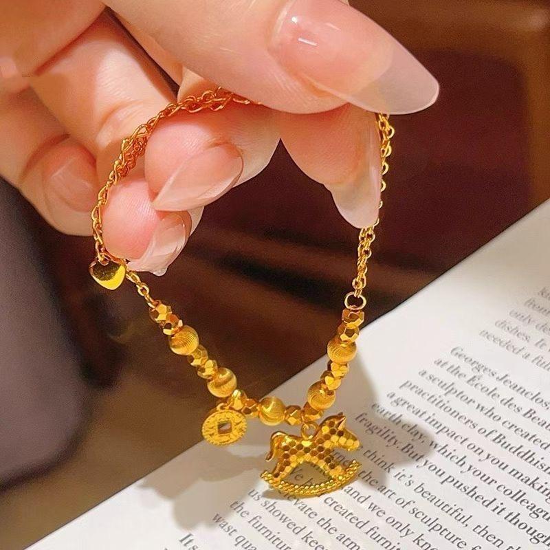 Gold-Plated Crushed Ice Bracelet: Women's Luxury Hand Accessory